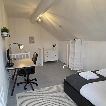 Bright And Cosy 2 Bed House With Free Parking Near The Centre * Leeds