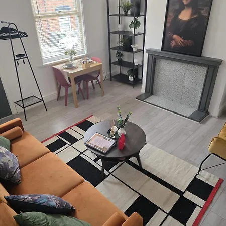 Bright And Cosy 2 Bed House With Free Parking Near The Centre Nyaraló *