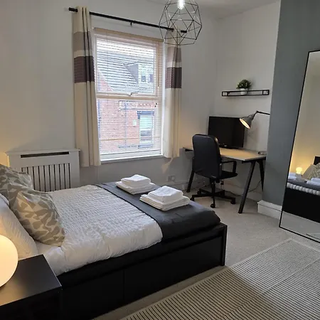 Bright And Cosy 2 Bed House With Free Parking Near The Centre Nyaraló Leeds