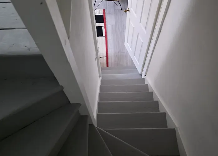 Bright And Cosy 2 Bed House With Free Parking Near The Centre Leeds (West Yorkshire)