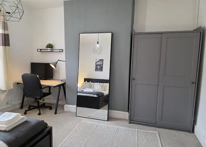 Bright And Cosy 2 Bed House With Free Parking Near The Centre Holiday home