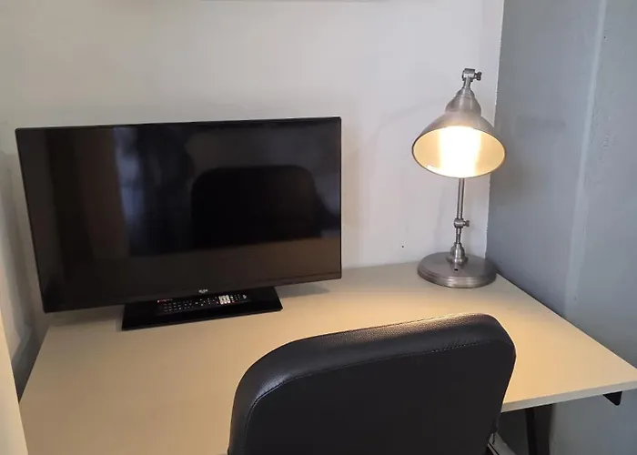 Bright And Cosy 2 Bed House With Free Parking Near The Centre Leeds (West Yorkshire)