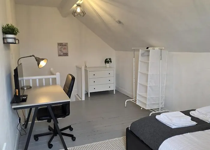 Bright And Cosy 2 Bed House With Free Parking Near The Centre * Leeds (West Yorkshire)