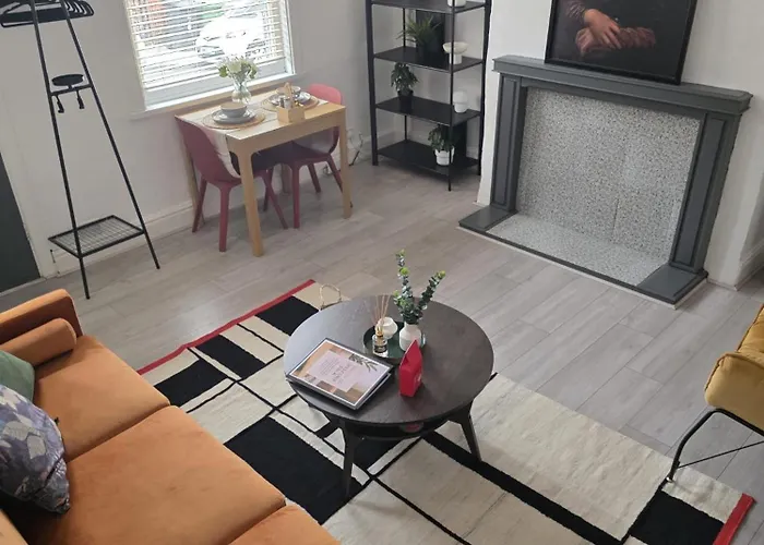 Bright And Cosy 2 Bed House With Free Parking Near The Centre Holiday home *