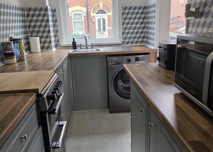 Bright And Cosy 2 Bed House With Free Parking Near The Centre Holiday home *