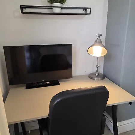 Bright And Cosy 2 Bed House With Free Parking Near The Centre Λιντς