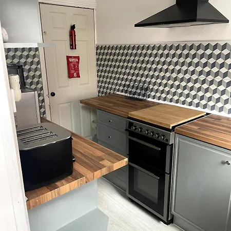 Bright And Cosy 2 Bed House With Free Parking Near The Centre בית נופש לידס