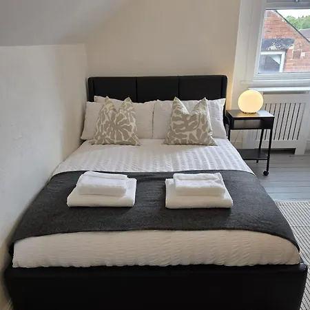 Bright And Cosy 2 Bed House With Free Parking Near The Centre בית נופש
