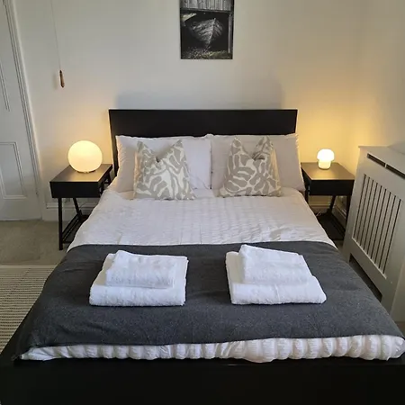 Bright And Cosy 2 Bed House With Free Parking Near The Centre לידס