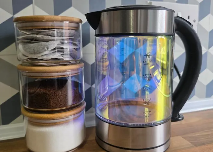 Bright And Cosy 2 Bed House With Free Parking Near The Centre