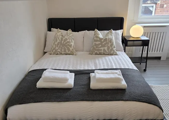 Bright And Cosy 2 Bed House With Free Parking Near The Centre Feriehus